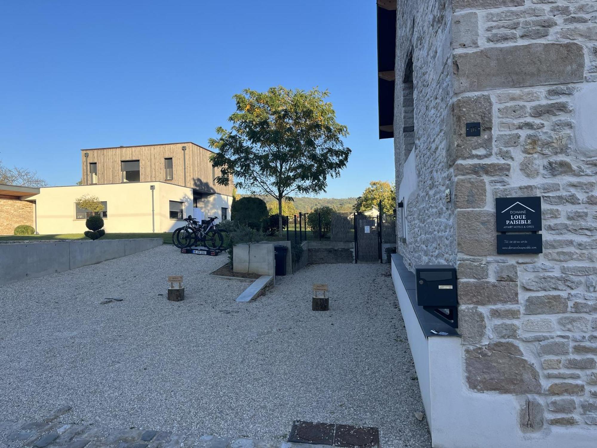 Appart-Hotel N 4 Calme Avec Terrasse, Wi-Fi Haut Debit, Petit-Dejeuner, Room-Service Et Parking Prive Chouzelot Exterior foto